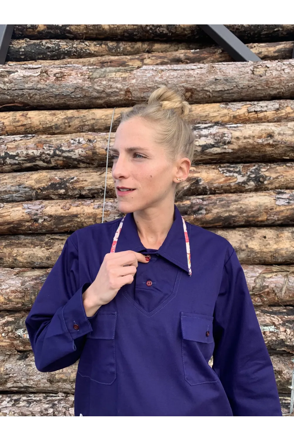 camisa worker unisex azul mahon de algodón de la colección BERGARA de Amarenak. Hecho en Euskadi. España.