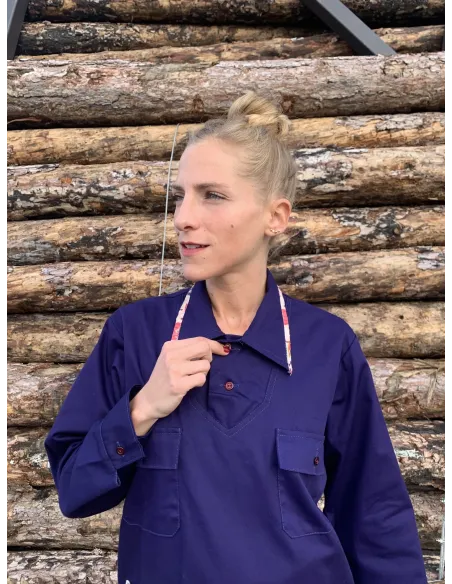 camisa worker unisex azul mahon de algodón de la colección BERGARA de Amarenak. Hecho en Euskadi. España.