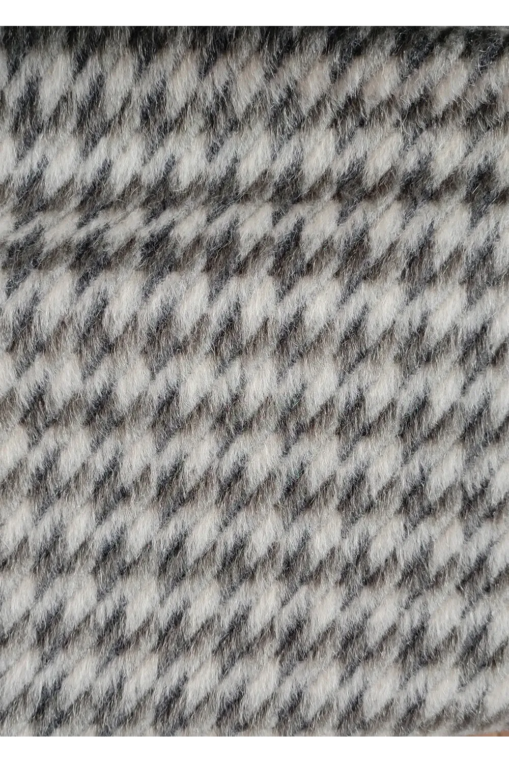 Tela chaqueta kaiku traje vasco mujer pata de gallo de lana de la colección UGARTEBURU de Amarenak. Hecho en Euskadi. España.