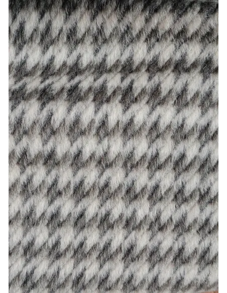 Tela chaqueta kaiku traje vasco mujer pata de gallo de lana de la colección UGARTEBURU de Amarenak. Hecho en Euskadi. España.