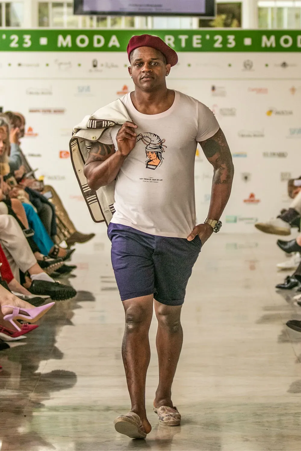 Saint-jean-de-luz-San-Juan-de-luz-mujer-camiseta-burukoak-amarenak-moda-sostenible-algodon-organico