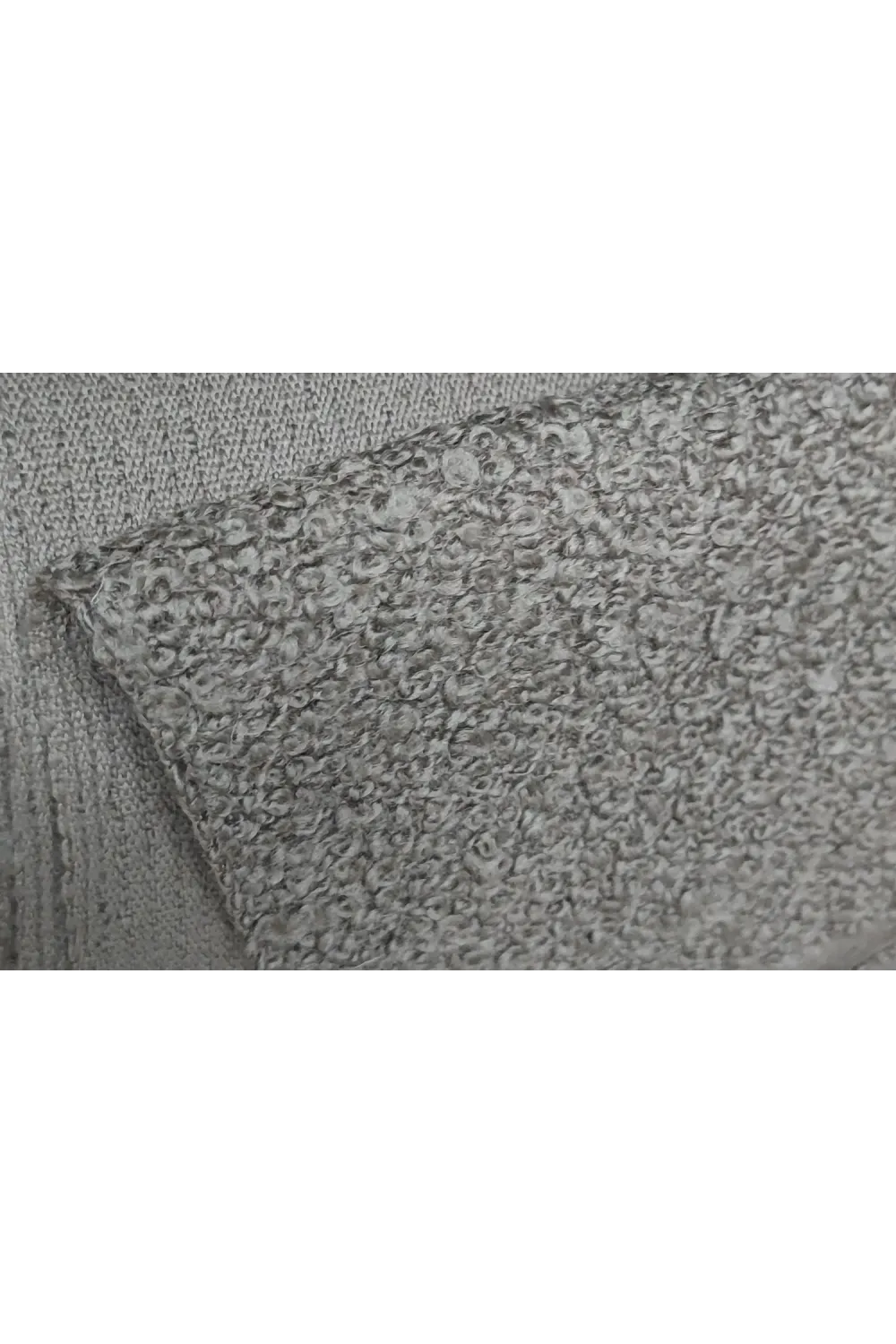 Nuestra chaqueta corta Kaiku en lana marrón café: tradición vasca, diseño contemporáneo y sostenibilidad en una pieza única.