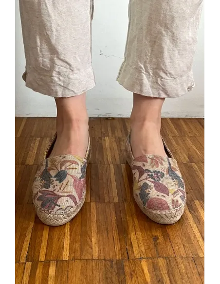 Alpargata cosida a mano de flores | Amarenak