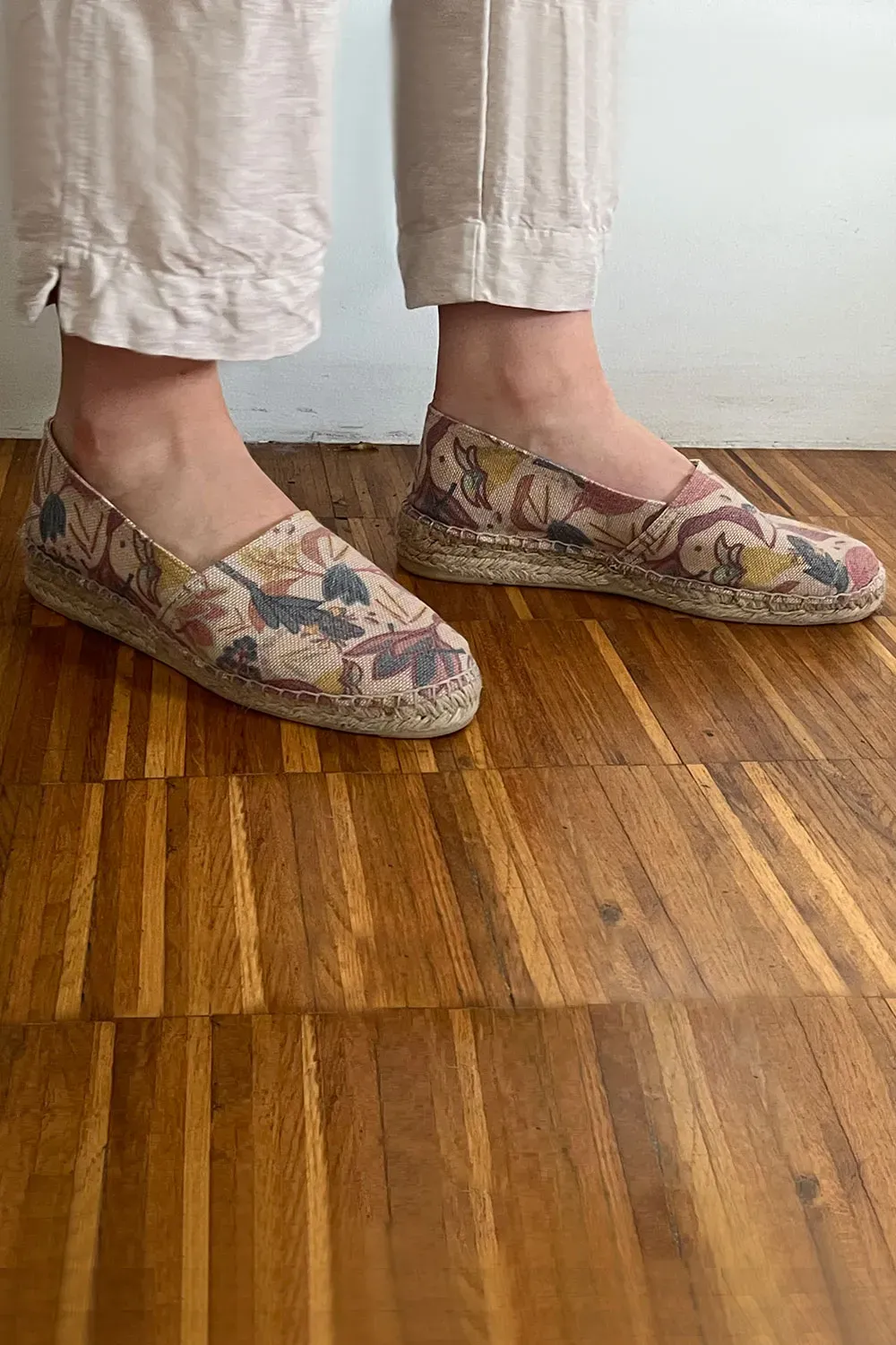 Alpargata cosida a mano de flores | Amarenak