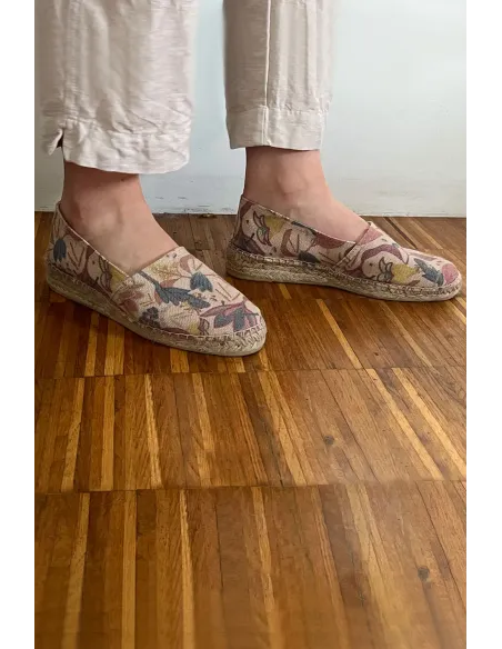 Alpargata cosida a mano de flores | Amarenak