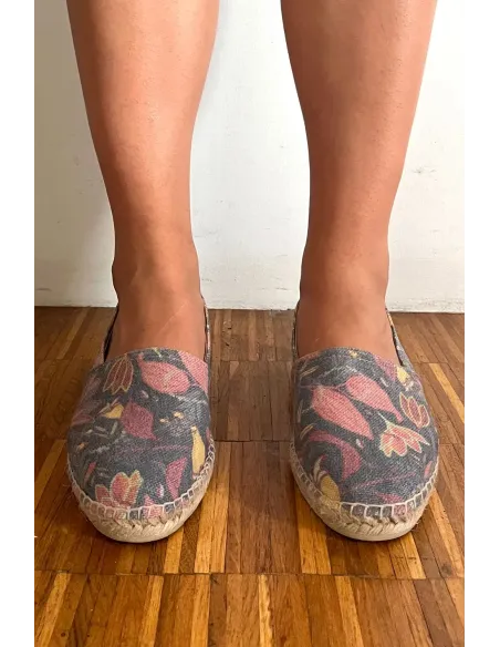 Alpargata cosida a mano de flores | Amarenak