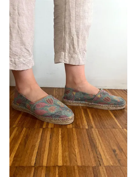 Alpargata cosida a mano de flores | Amarenak