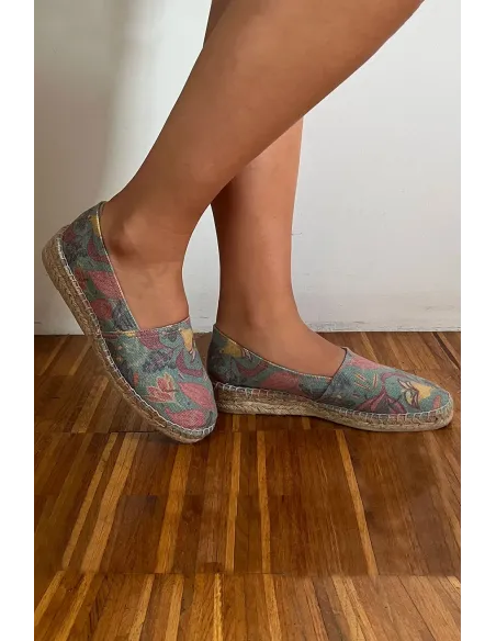 Alpargata cosida a mano de flores | Amarenak