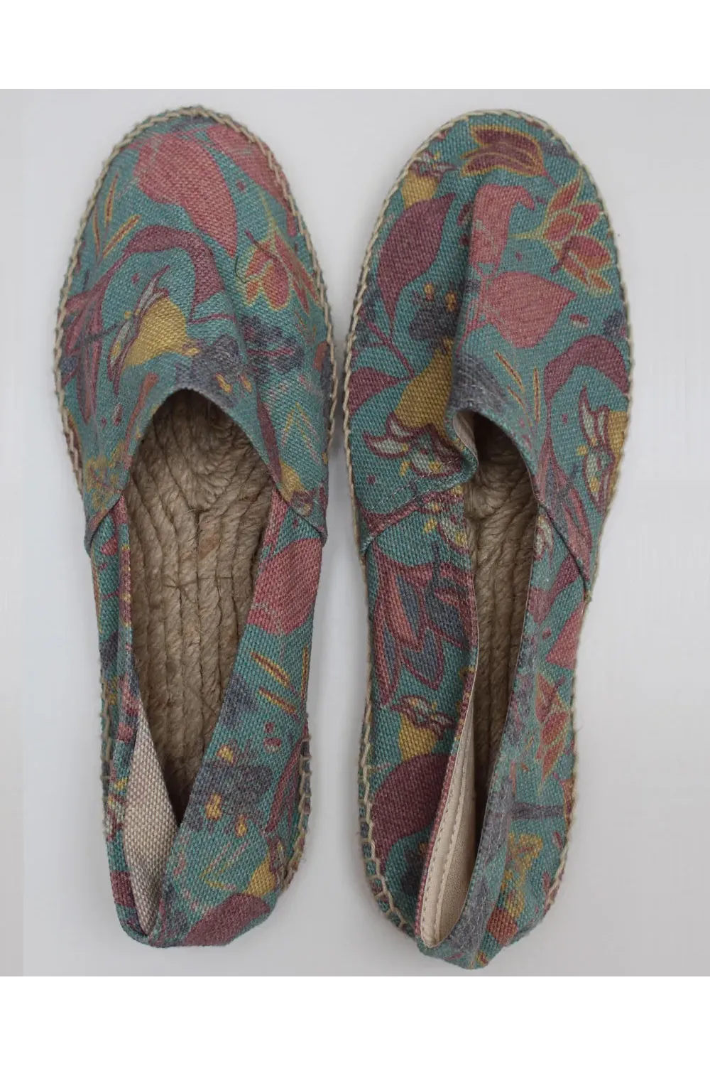 Alpargata cosida a mano de flores | Amarenak