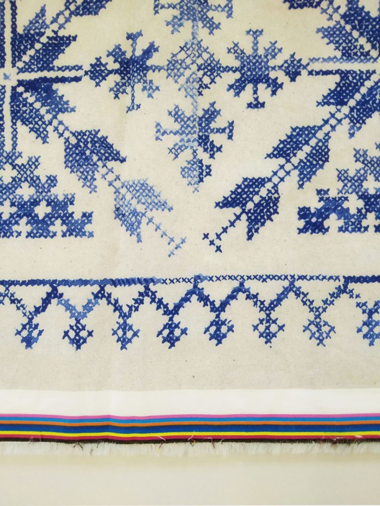 detalle zero waste coleccion kardena Amarenak bordados tradicionales vascos