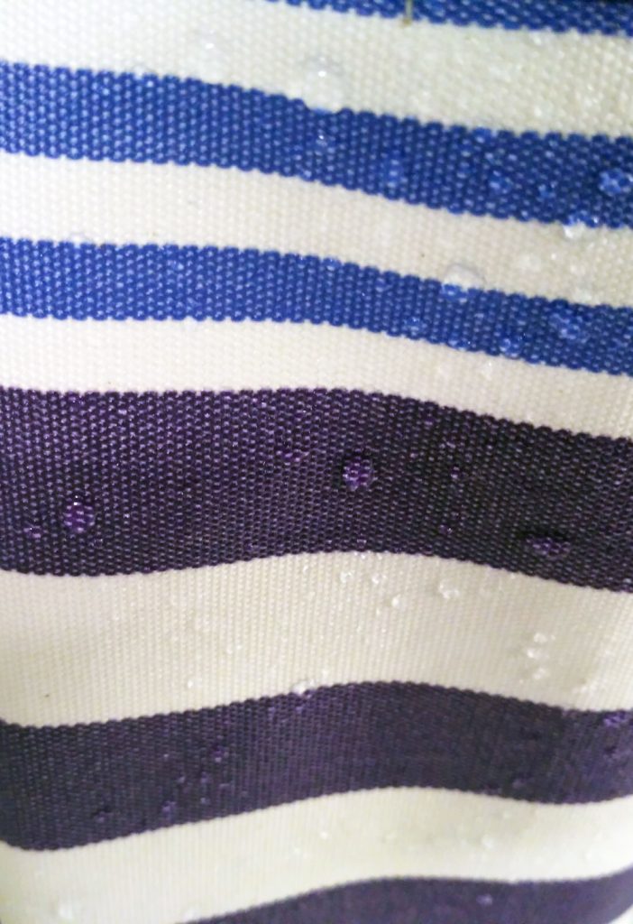 detalle Kaikubasquero rouge, chaqueta kaiku impermebale de algodón encerado.