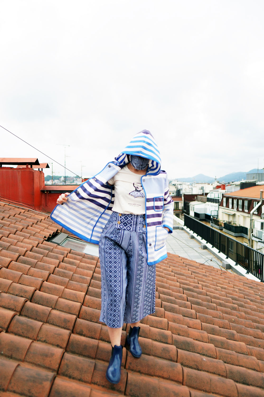 pantalones ELKANO de Amarenak inspirados en bordados tradicionales vascos