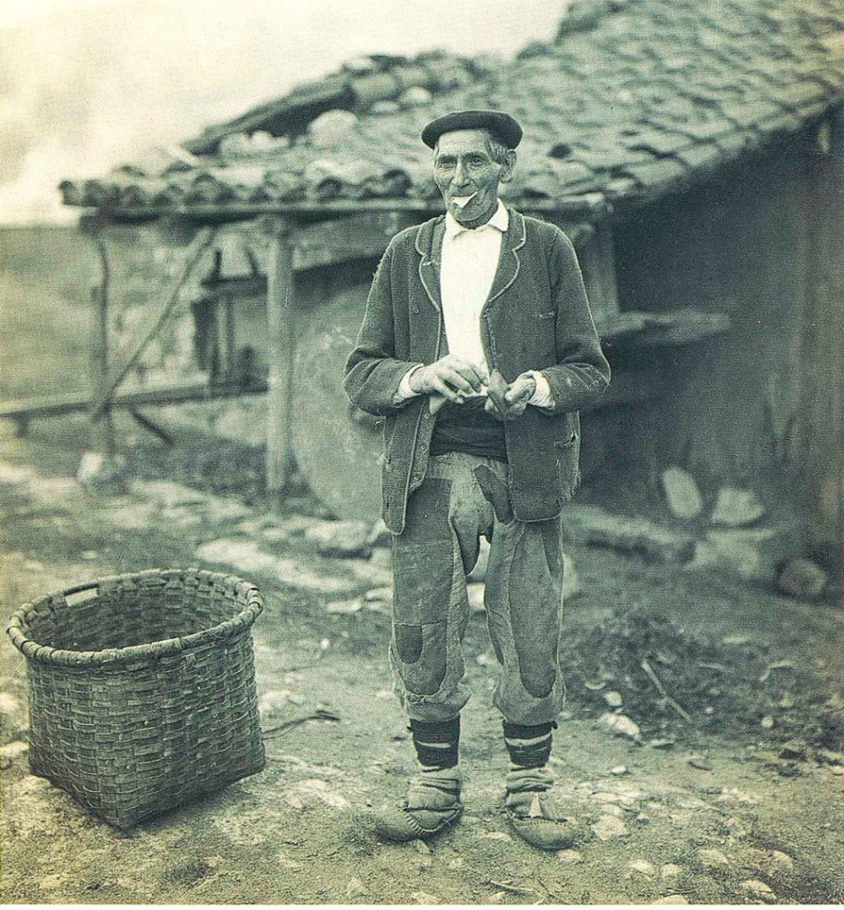 BERGARA-baserritarra-Amarenak-ropa-trabajo-vasca-cultura-mahon