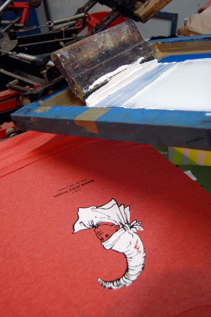 camisetas-burukoak-amarenak-tocados-corniformes-serigrafía